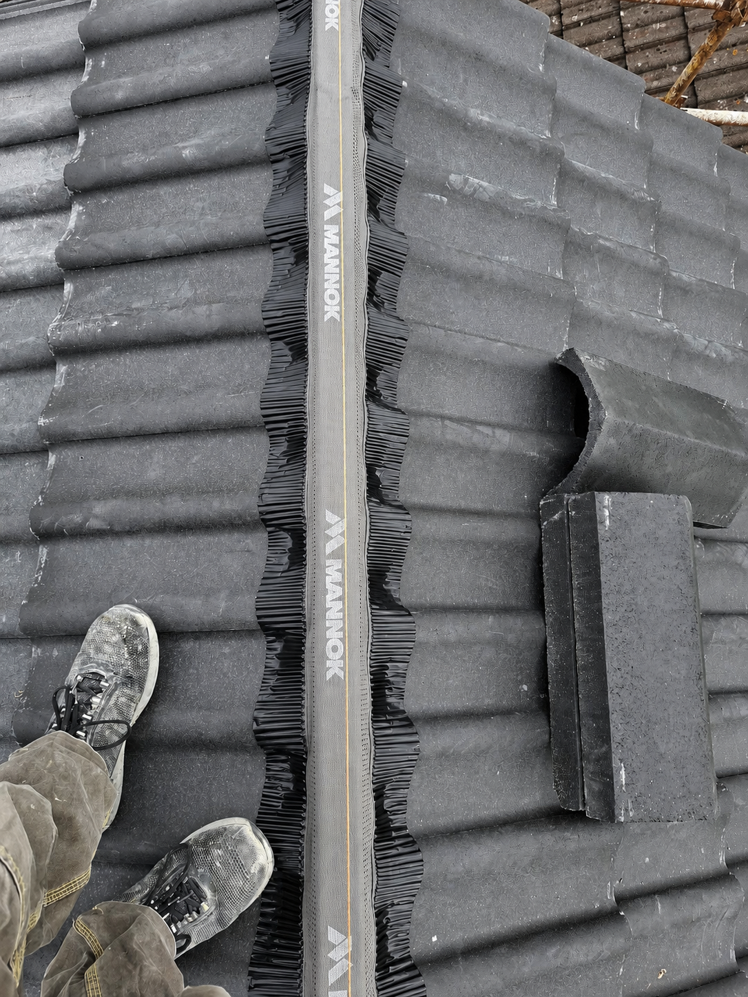 Roof details and installation work